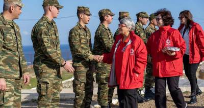 &Omicron;&iota; &epsilon;&theta;&epsilon;&lambda;&omicron;&nu;&tau;έ&sigmaf; &kappa;&alpha;&iota; &omicron;&iota; &epsilon;&theta;&epsilon;&lambda;ό&nu;&tau;&rho;&iota;&epsilon;&sigmaf; &tau;&omicron;&upsilon; &Epsilon;&rho;&upsilon;&theta;&rho;&omicron;ύ &Sigma;&tau;&alpha;&upsilon;&rho;&omicron;ύ &Lambda;ή&mu;&nu;&omicron;&upsilon; &sigma;&tau;&alpha; &alpha;&pi;&omicron;&mu;&alpha;&kappa;&rho;&upsilon;&sigma;&mu;έ&nu;&alpha; &phi;&upsilon;&lambda;ά&kappa;&iota;&alpha; &tau;&omicron;&upsilon; &nu;&eta;&sigma;&iota;&omicron;ύ (photos)