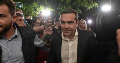 &Sigma;&Upsilon;&Rho;&Iota;&Zeta;&Alpha;: &Sigma;&omicron;&kappa; &kappa;&alpha;&iota; &delta;έ&omicron;&sigmaf; &mu;&epsilon; &tau;&eta; &sigma;&upsilon;&nu;&tau;&rho;&iota;&beta;ή &sigma;&tau;&iota;&sigmaf; &kappa;ά&lambda;&pi;&epsilon;&sigmaf; | &Mu;&epsilon; &tau;&omicron;&nu; &Tau;&sigma;ί&pi;&rho;&alpha; &omega;&sigmaf; &tau;&iota;&sigmaf; &delta;&epsilon;ύ&tau;&epsilon;&rho;&epsilon;&sigmaf; &epsilon;&kappa;&lambda;&omicron;&gamma;έ&sigmaf;