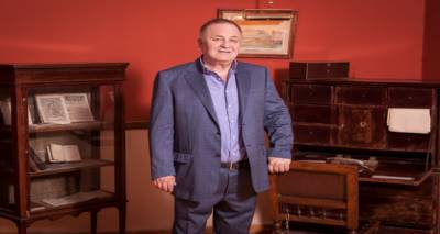 &Omicron; &Pi;&alpha;&nu;&tau;&epsilon;&lambda;ή&sigmaf; &Mu;&pi;&omicron;ύ&mu;&pi;&omicron;&upsilon;&rho;&alpha;&sigmaf; &pi;&rho;&omicron;&sigma;έ&phi;&epsilon;&rho;&epsilon; 650 &tau;&epsilon;&tau;&rho;ά&delta;&iota;&alpha; &kappa;&alpha;&iota; &mu;&pi;&lambda;&omicron;&kappa; &zeta;&omega;&gamma;&rho;&alpha;&phi;&iota;&kappa;ή&sigmaf; &sigma;&tau;&omicron; &Delta;&eta;&mu;&omicron;&tau;&iota;&kappa;ό &Sigma;&chi;&omicron;&lambda;&epsilon;ί&omicron; &Kappa;&omicron;&nu;&tau;&omicron;&pi;&omicron;&upsilon;&lambda;ί&omicron;&upsilon; (photo + video)