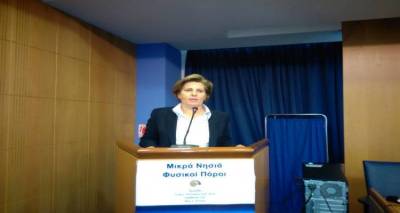 &Sigma;&tau;&eta;&nu; &Eta;&mu;&epsilon;&rho;ί&delta;&alpha; &mu;&epsilon; &theta;έ&mu;&alpha;: &laquo;&Mu;&iota;&kappa;&rho;ά &Nu;&eta;&sigma;&iota;ά &kappa;&alpha;&iota; &Phi;&upsilon;&sigma;&iota;&kappa;&omicron;ί &Pi;ό&rho;&omicron;&iota;&raquo; &eta; &Chi;&rho;&iota;&sigma;&tau;&iota;ά&nu;&alpha; &Kappa;&alpha;&lambda;&omicron;&gamma;ή&rho;&omicron;&upsilon;