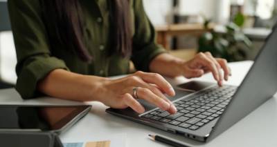 ΔΥΠΑ: Άνοιξαν οι αιτήσεις για το voucher 750 ευρώ σε εργαζόμενους και ανέργους