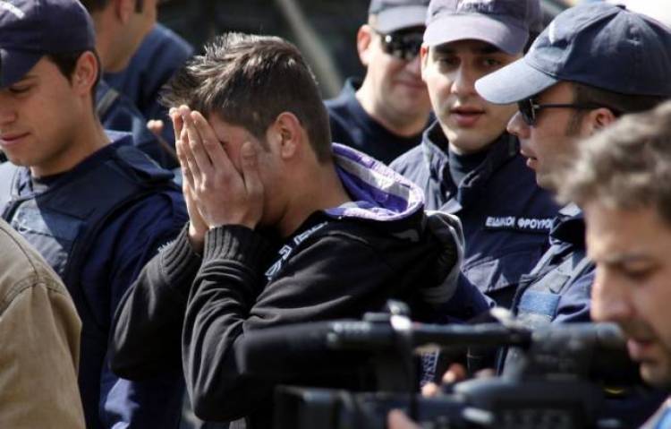 Ά&lambda;&lambda;&omicron;&iota; 13 &pi;&alpha;&rho;ά&nu;&omicron;&mu;&omicron;&iota; &mu;&epsilon;&tau;&alpha;&nu;ά&sigma;&tau;&epsilon;&sigmaf; &laquo;&alpha;&pi;&omicron;&beta;&iota;&beta;ά&sigma;&tau;&eta;&kappa;&alpha;&nu;&raquo; &sigma;&tau;&eta;&nu; &Pi;&lambda;ά&kappa;&alpha;