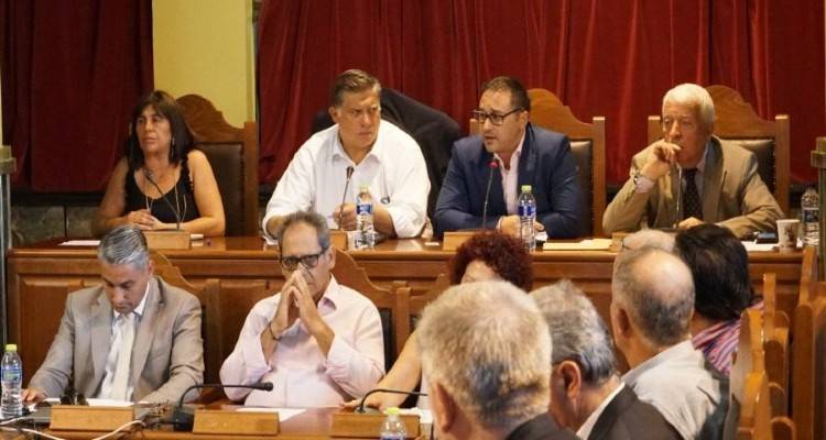 &Pi;&epsilon;&rho;&iota;&phi;έ&rho;&epsilon;&iota;&alpha;: 3 &sigma;&upsilon;&nu;&epsilon;&delta;&rho;&iota;ά&sigma;&epsilon;&iota;&sigmaf; &sigma;&epsilon; &mu;&iota;&alpha; &mu;έ&rho;&alpha; | &Alpha;&nu;&tau;&iota;&delta;&rho;ά &eta; &Lambda;&Alpha;&Sigma;