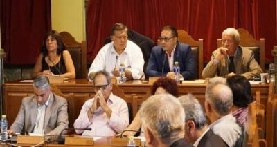 &Pi;&epsilon;&rho;&iota;&phi;έ&rho;&epsilon;&iota;&alpha;: 3 &sigma;&upsilon;&nu;&epsilon;&delta;&rho;&iota;ά&sigma;&epsilon;&iota;&sigmaf; &sigma;&epsilon; &mu;&iota;&alpha; &mu;έ&rho;&alpha; | &Alpha;&nu;&tau;&iota;&delta;&rho;ά &eta; &Lambda;&Alpha;&Sigma;