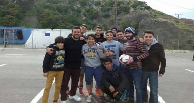 Μάθημα ανθρωπιάς από τους φοιτητές της Λήμνου: Έπαιξαν ποδόσφαιρο με τα προσφυγόπουλα