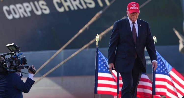 &Tau;&omicron; &delta;ί&lambda;&eta;&mu;&mu;&alpha; &tau;&omicron;&upsilon; &Tau;&rho;&alpha;&mu;&pi; &kappa;&alpha;&theta;ώ&sigmaf; &kappa;&lambda;&iota;&mu;&alpha;&kappa;ώ&nu;&epsilon;&tau;&alpha;&iota; &omicron; &pi;ό&lambda;&epsilon;&mu;&omicron;&sigmaf; &mu;&epsilon; &tau;&omicron; &Iota;&rho;ά&nu; -&Eta; &alpha;&nu;ά&lambda;&upsilon;&sigma;&eta; &tau;&omicron;&upsilon; Sky News