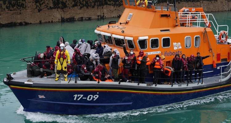 Ο αριθμός των μεταναστών που διέσχισαν  τη Μάγχη με προορισμό το Ηνωμένο Βασίλειο ξεπέρασε τους 1.000 αυτή την εβδομάδα