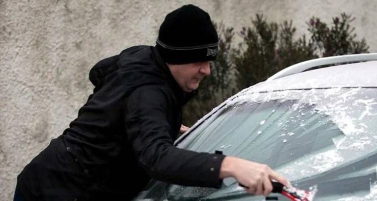 Πάγος στο παρμπρίζ του αυτοκινήτου, τι πρέπει να κάνω;