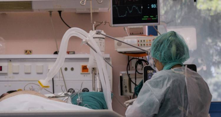 &Kappa;&omicron;&rho;&omega;&nu;&omicron;ϊό&sigmaf;: 436 &nu;έ&alpha; &kappa;&rho;&omicron;ύ&sigma;&mu;&alpha;&tau;&alpha; | 7 &nu;&epsilon;&kappa;&rho;&omicron;ί, 86 &delta;&iota;&alpha;&sigma;&omega;&lambda;&eta;&nu;&omega;&mu;έ&nu;&omicron;&iota;