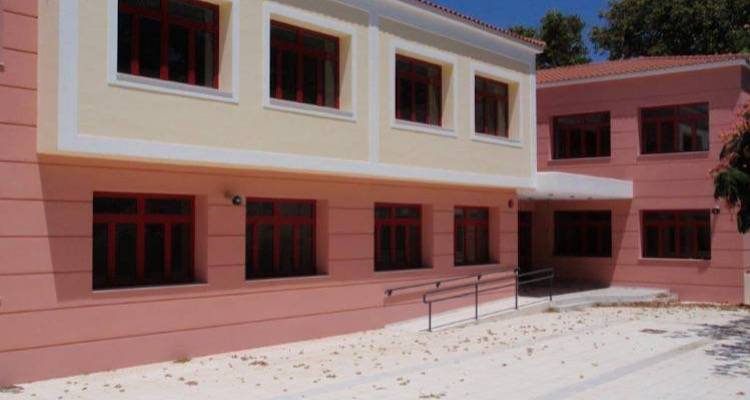 &Sigma;ύ&lambda;&lambda;&omicron;&gamma;&omicron;&sigmaf; &Epsilon;&kappa;&pi;&alpha;&iota;&delta;&epsilon;&upsilon;&tau;&iota;&kappa;ώ&nu; &Lambda;ή&mu;&nu;&omicron;&upsilon; &pi;&rho;&omicron;&sigmaf; &Kappa;&epsilon;&rho;&alpha;&mu;έ&omega;&sigmaf;: &laquo;&Beta;&lambda;έ&pi;&epsilon;&tau;&epsilon; &tau;&alpha; &pi;&alpha;&iota;&delta;&iota;ά &omega;&sigmaf; &alpha;&rho;&iota;&theta;&mu;&omicron;ύ&sigmaf; &kappa;&alpha;&iota; ό&chi;&iota; &omega;&sigmaf; &pi;&rho;&omicron;&sigma;&omega;&pi;&iota;&kappa;ό&tau;&eta;&tau;&epsilon;&sigmaf;&raquo;