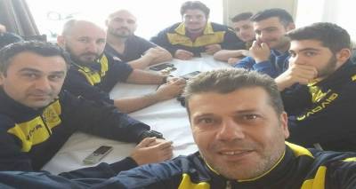 &Tau;&omicron; Handball Club Lemnos &kappa;ό&beta;&epsilon;&iota; &tau;&eta;&nu; &pi;ί&tau;&alpha; &tau;&omicron;&upsilon; &kappa;&alpha;&iota; &sigma;&alpha;&sigmaf; &pi;&rho;&omicron;&sigma;&kappa;&alpha;&lambda;&epsilon;ί