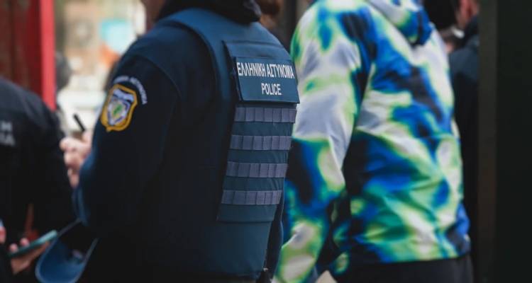 Συνελήφθησαν αστυνομικοί: Έπαιρναν κατασχεμένα ναρκωτικά και τα πωλούσαν σε κύκλωμα διακινητών | Κέρδη πάνω από 5 εκατ. ευρώ
