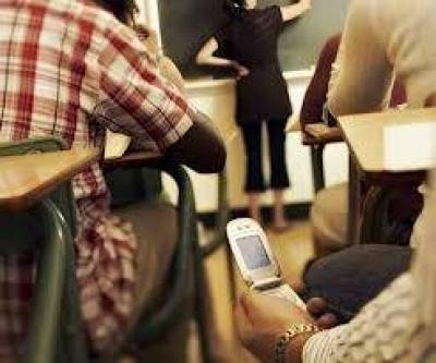 Τέλος τα κινητά στις πανελλαδικές