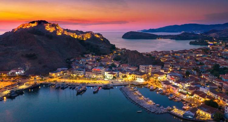 &Lambda;ή&mu;&nu;&omicron;&sigmaf; &epsilon;&iota;&sigmaf; &tau;&eta;&nu; &epsilon;&lambda;&epsilon;&upsilon;&theta;&epsilon;&rho;ί&alpha;: &Eta; &nu;&tau;ό&pi;&iota;&alpha; &Kappa;&rho;&upsilon;&sigma;&tau;&alpha;&lambda;&lambda;ί&nu;&alpha; &Pi;&alpha;&rho;&alpha;&mu;ύ&theta;&eta; &mu;&alpha;&sigmaf; &delta;ί&nu;&epsilon;&iota; &tau;&alpha; &phi;ώ&tau;&alpha; &tau;&eta;&sigmaf; &gamma;&iota;&alpha; &tau;&omicron; &pi;&omicron;ύ &nu;&alpha; &phi;ά&mu;&epsilon; &kappa;&alpha;&iota; &sigma;&epsilon; &pi;&omicron;&iota;&epsilon;&sigmaf; &pi;&alpha;&rho;&alpha;&lambda;ί&epsilon;&sigmaf; &nu;&alpha; &pi;ά&mu;&epsilon; &sigma;&tau;&omicron; &nu;&eta;&sigma;ί