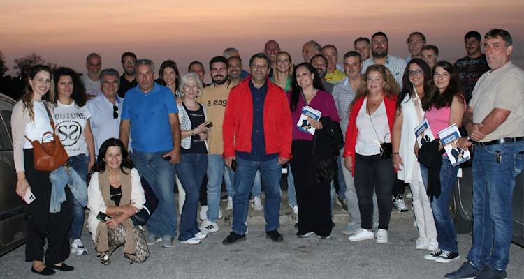 &Omicron; &sigma;&upsilon;&nu;&delta;&upsilon;&alpha;&sigma;&mu;ό&sigmaf; &laquo;&Eta; &Lambda;&Eta;&Mu;&Nu;&Omicron;&Sigma; &Mu;&Alpha;&Sigma;&raquo;, &omicron;&lambda;&omicron;&kappa;&lambda;ή&rho;&omega;&sigma;&epsilon; &tau;&eta;&sigmaf; &epsilon;&pi;&iota;&sigma;&kappa;έ&psi;&epsilon;&iota;&sigmaf; &tau;&omicron;&upsilon; &sigma;&tau;&alpha; &chi;&omega;&rho;&iota;ά &tau;&eta;&sigmaf; &Lambda;ή&mu;&nu;&omicron;&upsilon;