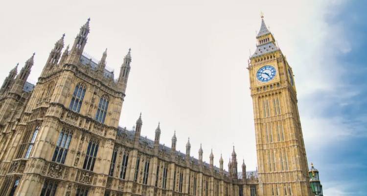 Βρετανία: Στροφή στην οικονομική πολιτική με κοινωνικό πρόσημο - Στέγαση και υγεία οι προτεραιότητες της κυβέρνησης