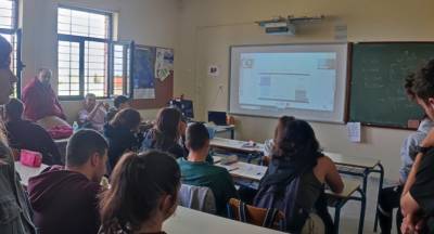 &Epsilon;&pi;&alpha;&gamma;&gamma;&epsilon;&lambda;&mu;&alpha;&tau;&iota;&kappa;ό&sigmaf; &pi;&rho;&omicron;&sigma;&alpha;&nu;&alpha;&tau;&omicron;&lambda;&iota;&sigma;&mu;ό&sigmaf; &kappa;&alpha;&iota; STEM &sigma;&tau;&omicron; &Gamma;&Epsilon;&Lambda; &Mu;&omicron;ύ&delta;&rho;&omicron;&upsilon;