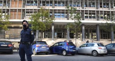 &Theta;&epsilon;&sigma;&sigma;&alpha;&lambda;&omicron;&nu;ί&kappa;&eta;: Έ&xi;&iota; &sigma;&upsilon;&lambda;&lambda;ή&psi;&epsilon;&iota;&sigmaf; &gamma;&iota;&alpha; &chi;&rho;&eta;&mu;&alpha;&tau;&iota;&sigma;&mu;&omicron;ύ&sigmaf; &sigma;&tau;&eta;&nu; &Iota;&alpha;&tau;&rho;&omicron;&delta;&iota;&kappa;&alpha;&sigma;&tau;&iota;&kappa;ή &Upsilon;&pi;&eta;&rho;&epsilon;&sigma;ί&alpha; &kappa;&alpha;&iota; &pi;&alpha;&rho;ά&nu;&omicron;&mu;&epsilon;&sigmaf; &tau;&alpha;&rho;&iota;&chi;&epsilon;ύ&sigma;&epsilon;&iota;&sigmaf; &nu;&epsilon;&kappa;&rho;ώ&nu;