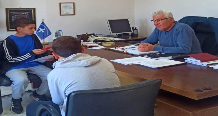 &Mu;&alpha;&theta;&eta;&tau;έ&sigmaf; &tau;&omicron;&upsilon; &Gamma;&upsilon;&mu;&nu;&alpha;&sigma;ί&omicron;&upsilon; &Mu;&omicron;ύ&delta;&rho;&omicron;&upsilon; &sigma;&epsilon; &rho;ό&lambda;&omicron; &laquo;&delta;&eta;&mu;&omicron;&sigma;&iota;&omicron;&gamma;&rho;ά&phi;&omicron;&upsilon;&raquo; &kappa;&alpha;&iota; &epsilon;&nu;&epsilon;&rho;&gamma;&omicron;ύ &pi;&omicron;&lambda;ί&tau;&eta;