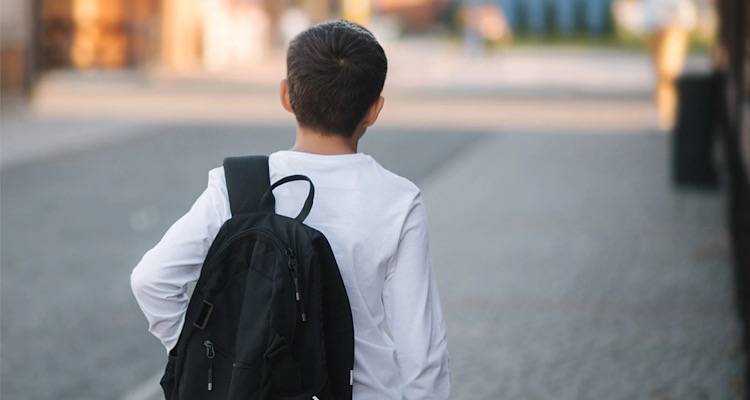 Γαλλία: 9χρονος ζούσε μόνος του επί δύο χρόνια και έκλεβε ντομάτες για να φάει