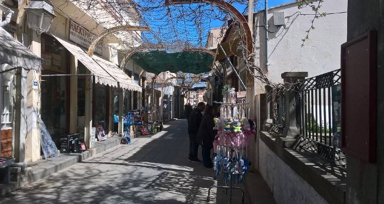 &Kappa;&omicron;&rho;&omega;&nu;&omicron;ϊό&sigmaf;: &Kappa;&lambda;&epsilon;ί&nu;&omicron;&upsilon;&nu; &epsilon;&mu;&pi;&omicron;&rho;&iota;&kappa;ά &kappa;&alpha;&tau;&alpha;&sigma;&tau;ή&mu;&alpha;&tau;&alpha; &tau;&eta;&nu; &Tau;&epsilon;&tau;ά&rho;&tau;&eta; | &Sigma;&epsilon; &kappa;&alpha;&rho;&alpha;&nu;&tau;ί&nu;&alpha; ό&sigma;&omicron;&iota; έ&rho;&chi;&omicron;&nu;&tau;&alpha;&iota; &sigma;&tau;&eta;&nu; &Epsilon;&lambda;&lambda;ά&delta;&alpha;