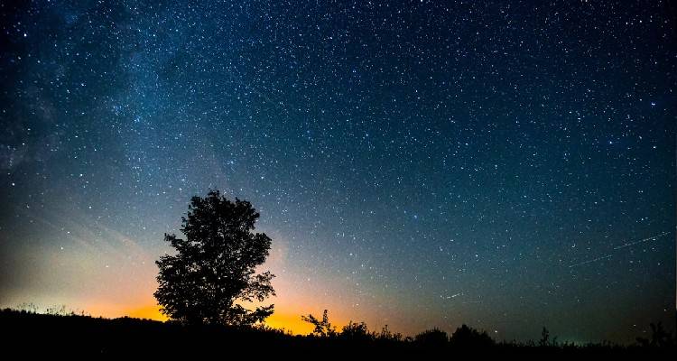 Κορυφώνεται το βράδυ της Παρασκευής η φθινοπωρινή βροχή πεφταστεριών | Τι είναι οι Ωριωνίδες