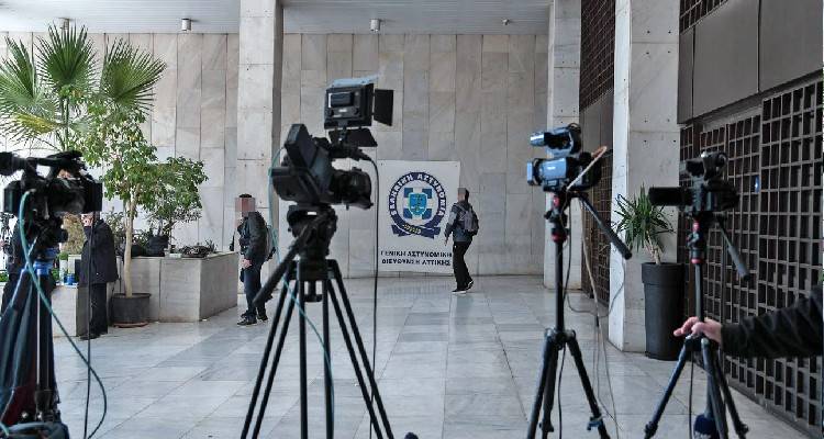 &Kappa;&omicron;&lambda;&omega;&nu;ό&sigmaf;: 35-50 &epsilon;&tau;ώ&nu;, &iota;&delta;&iota;&omega;&tau;&iota;&kappa;&omicron;ί &upsilon;&pi;ά&lambda;&lambda;&eta;&lambda;&omicron;&iota; &upsilon;&psi;&eta;&lambda;ά &alpha;&mu;&epsilon;&iota;&beta;ό&mu;&epsilon;&nu;&omicron;&iota; | &Omicron;&iota; 2 &sigma;&upsilon;&lambda;&lambda;&eta;&phi;&theta;έ&nu;&tau;&epsilon;&sigmaf; &kappa;&alpha;&iota; &omicron;&iota; 2 &beta;&iota;&alpha;&sigma;&tau;έ&sigmaf; &pi;&omicron;&upsilon; &alpha;&nu;&alpha;&zeta;&eta;&tau;&omicron;ύ&nu;
