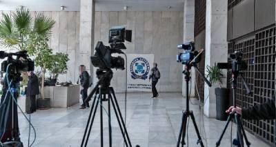 &Kappa;&omicron;&lambda;&omega;&nu;ό&sigmaf;: 35-50 &epsilon;&tau;ώ&nu;, &iota;&delta;&iota;&omega;&tau;&iota;&kappa;&omicron;ί &upsilon;&pi;ά&lambda;&lambda;&eta;&lambda;&omicron;&iota; &upsilon;&psi;&eta;&lambda;ά &alpha;&mu;&epsilon;&iota;&beta;ό&mu;&epsilon;&nu;&omicron;&iota; | &Omicron;&iota; 2 &sigma;&upsilon;&lambda;&lambda;&eta;&phi;&theta;έ&nu;&tau;&epsilon;&sigmaf; &kappa;&alpha;&iota; &omicron;&iota; 2 &beta;&iota;&alpha;&sigma;&tau;έ&sigmaf; &pi;&omicron;&upsilon; &alpha;&nu;&alpha;&zeta;&eta;&tau;&omicron;ύ&nu;
