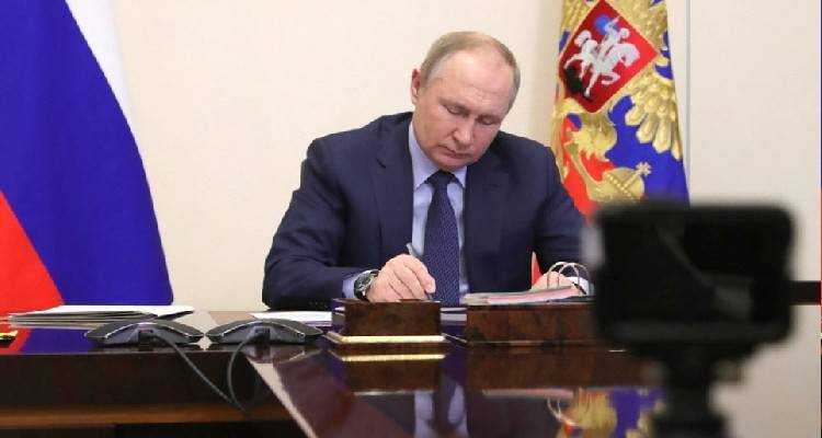 &Eta; &Mu;ό&sigma;&chi;&alpha; &alpha;&pi;&alpha;&gamma;&omicron;&rho;&epsilon;ύ&epsilon;&iota; &sigma;&tau;&omicron;&upsilon;&sigmaf; &Epsilon;&upsilon;&rho;&omega;&pi;&alpha;ί&omicron;&upsilon;&sigmaf; &eta;&gamma;έ&tau;&epsilon;&sigmaf; &tau;&eta;&nu; &epsilon;ί&sigma;&omicron;&delta;&omicron; &sigma;&tau;&eta; &Rho;&omega;&sigma;ί&alpha;