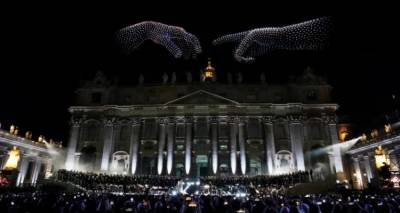 Απίστευτες εικόνες στο Βατικανό: 3.000 drones στόλισαν με έργα του Μιχαήλ Αγγέλου τον ουρανό της Ρώμης (Εικόνες &amp; Βίντεο)