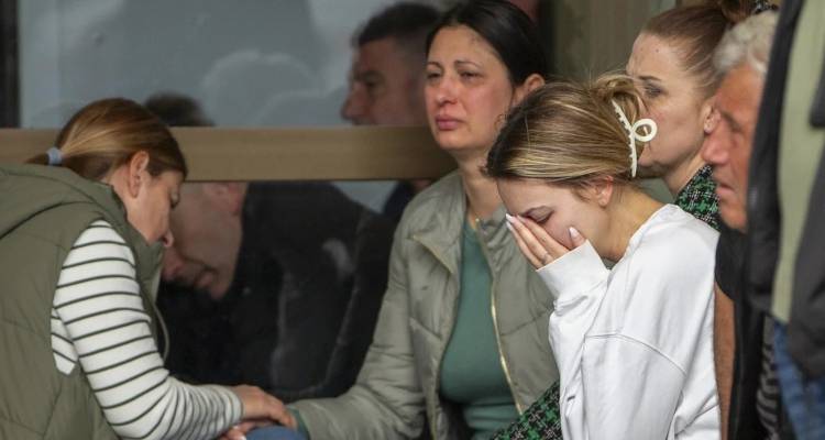 &Beta;. &Mu;&alpha;&kappa;&epsilon;&delta;&omicron;&nu;ί&alpha;: &Tau;&omicron;&upsilon;&lambda;ά&chi;&iota;&sigma;&tau;&omicron;&nu; 20 &sigma;&upsilon;&lambda;&lambda;ή&psi;&epsilon;&iota;&sigmaf; &gamma;&iota;&alpha; &tau;&eta; &phi;&omicron;&nu;&iota;&kappa;ή &phi;&omega;&tau;&iota;ά &sigma;&tau;&eta;&nu; &nu;&tau;&iota;&sigma;&kappa;&omicron;&tau;έ&kappa; -&laquo;Ό&lambda;&omicron;&iota; ά&rho;&chi;&iota;&sigma;&alpha;&nu; &nu;&alpha; &tau;&rho;έ&chi;&omicron;&upsilon;&nu; &pi;&rho;&omicron;&sigmaf; &tau;&eta;&nu; έ&xi;&omicron;&delta;&omicron;&raquo;