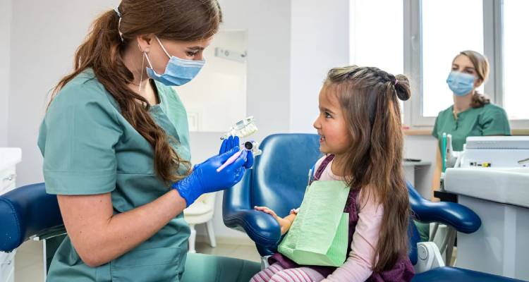 Dentist Pass: &Pi;ό&tau;&epsilon; &xi;&epsilon;&kappa;&iota;&nu;&omicron;ύ&nu; &omicron;&iota; &alpha;&iota;&tau;ή&sigma;&epsilon;&iota;&sigmaf; &gamma;&iota;&alpha; &tau;&omicron;&nu; &delta;&omega;&rho;&epsilon;ά&nu; &omicron;&delta;&omicron;&nu;&tau;&iota;&alpha;&tau;&rho;&iota;&kappa;ό έ&lambda;&epsilon;&gamma;&chi;&omicron; &pi;&alpha;&iota;&delta;&iota;ώ&nu;