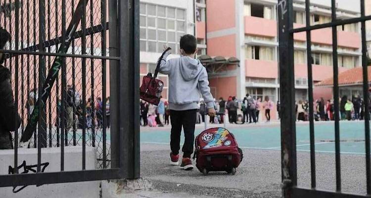 &Mu;&alpha;&theta;&eta;&tau;έ&sigmaf; &sigma;&epsilon; &Delta;&eta;&mu;&omicron;&tau;&iota;&kappa;ό &sigma;&tau;&eta; &Lambda;&alpha;&mu;ί&alpha; έ&rho;&iota;&xi;&alpha;&nu; &pi;&omicron;&nu;&tau;&iota;&kappa;&omicron;&phi;ά&rho;&mu;&alpha;&kappa;&omicron; &sigma;&tau;&omicron; &nu;&epsilon;&rho;ό &sigma;&upsilon;&mu;&mu;&alpha;&theta;&eta;&tau;ή &tau;&omicron;&upsilon;&sigmaf;