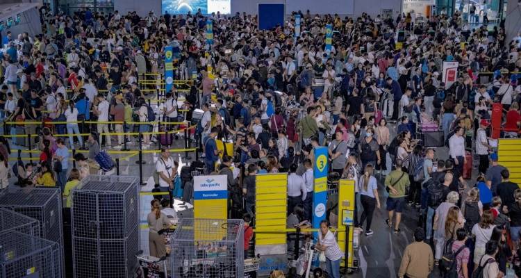 «Το μεγαλύτερο ψηφιακό μπλακ άουτ όλων των εποχών» | Επανέρχονται σιγά-σιγά τα συστήματα, το χάος παραμένει