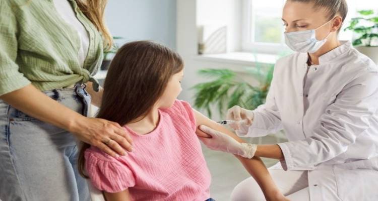 &Beta;&rho;&epsilon;&tau;&alpha;&nu;ί&alpha;: &Omicron;&iota; &theta;ά&nu;&alpha;&tau;&omicron;&iota; &alpha;&pi;ό &kappa;&alpha;&rho;&kappa;ί&nu;&omicron; &tau;&omicron;&upsilon; &tau;&rho;&alpha;&chi;ή&lambda;&omicron;&upsilon; &tau;&eta;&sigmaf; &mu;ή&tau;&rho;&alpha;&sigmaf; &mu;&eta;&delta;&epsilon;&nu;ί&sigma;&tau;&eta;&kappa;&alpha;&nu; &sigma;&tau;&iota;&sigmaf; &nu;&epsilon;&alpha;&rho;έ&sigmaf; &gamma;&upsilon;&nu;&alpha;ί&kappa;&epsilon;&sigmaf; &mu;&epsilon;&tau;ά &tau;&omicron; &epsilon;&mu;&beta;ό&lambda;&iota;&omicron; HPV