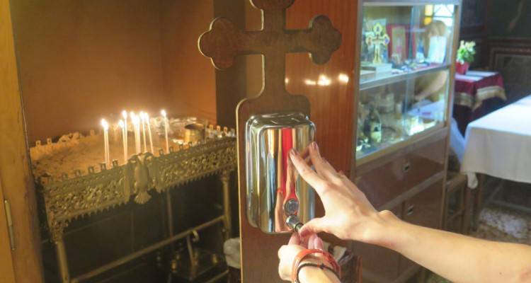 &Alpha;&nu;&omicron;&iota;&xi;&alpha;&nu; &omicron;&iota; &epsilon;&kappa;&kappa;&lambda;&eta;&sigma;ί&epsilon;&sigmaf;: &Mu;&epsilon; έ&lambda;&epsilon;&gamma;&chi;&omicron; &sigma;&tau;&eta;&nu; &epsilon;ί&sigma;&omicron;&delta;&omicron;, &mu;ά&sigma;&kappa;&epsilon;&sigmaf;, &alpha;&nu;&tau;&iota;&sigma;&eta;&pi;&tau;&iota;&kappa;ά &kappa;&alpha;&iota; &mu;&epsilon;&gamma;ά&phi;&omega;&nu;&alpha; &sigma;&tau;&omicron; &pi;&rho;&omicron;&alpha;ύ&lambda;&iota;&omicron;