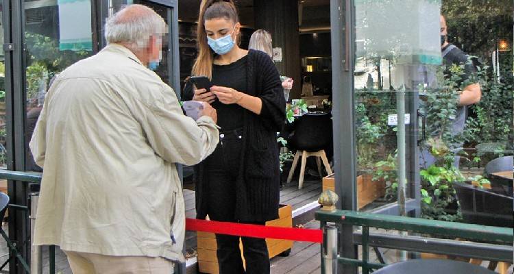 &Kappa;&omicron;&rho;&omega;&nu;&omicron;ϊό&sigmaf; - &Gamma;&kappa;ά&gamma;&kappa;&alpha;: &Sigma;&tau;&alpha;&mu;&alpha;&tau;ά &tau;&omicron; &pi;&rho;ό&sigma;&tau;&iota;&mu;&omicron; &tau;&omega;&nu; 100 &epsilon;&upsilon;&rho;ώ &sigma;&tau;&omicron;&upsilon;&sigmaf; &alpha;&nu;&epsilon;&mu;&beta;&omicron;&lambda;ί&alpha;&sigma;&tau;&omicron;&upsilon;&sigmaf; ά&nu;&omega; &tau;&omega;&nu; 60 &alpha;&pi;ό &tau;&omicron;&nu; &epsilon;&pi;ό&mu;&epsilon;&nu;&omicron; &mu;ή&nu;&alpha;