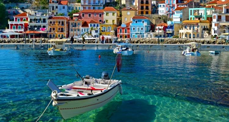 Πάει για νέο ρεκόρ φέτος ο τουρισμός: Αυξημένη κατά 5,4% η κίνηση στο πρώτο τρίμηνο | Ποιοι ξοδεύουν περισσότερα