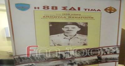 &Omicron; ή&rho;&omega;&alpha;&sigmaf; &Delta;&eta;&mu;&omicron;ύ&lambda;&alpha;&sigmaf; &sigma;&tau;&eta; &Lambda;ή&mu;&nu;&omicron;