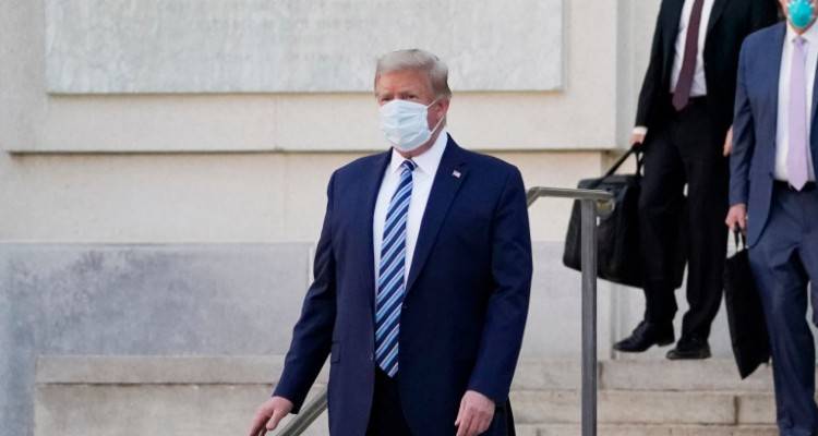 O Τραμπ δυσκολεύεται να... μιλήσει αλλά ετοιμάζεται για προεκλογική ομιλία το Σάββατο!