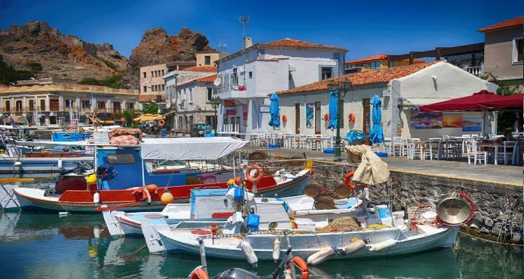 &Sigma;&tau;&eta; &Lambda;ή&mu;&nu;&omicron; &omicron;&mu;ά&delta;&alpha; &delta;&eta;&mu;&omicron;&sigma;&iota;&omicron;&gamma;&rho;ά&phi;&omega;&nu; &gamma;&iota;&alpha; &tau;&eta;&nu; &tau;&omicron;&upsilon;&rho;&iota;&sigma;&tau;&iota;&kappa;ή &pi;&rho;&omicron;&beta;&omicron;&lambda;ή &tau;&omicron;&upsilon; &nu;&eta;&sigma;&iota;&omicron;ύ