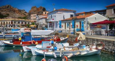 &Sigma;&tau;&eta; &Lambda;ή&mu;&nu;&omicron; &omicron;&mu;ά&delta;&alpha; &delta;&eta;&mu;&omicron;&sigma;&iota;&omicron;&gamma;&rho;ά&phi;&omega;&nu; &gamma;&iota;&alpha; &tau;&eta;&nu; &tau;&omicron;&upsilon;&rho;&iota;&sigma;&tau;&iota;&kappa;ή &pi;&rho;&omicron;&beta;&omicron;&lambda;ή &tau;&omicron;&upsilon; &nu;&eta;&sigma;&iota;&omicron;ύ