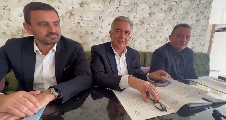 &Beta;&omicron;&upsilon;&lambda;&epsilon;&upsilon;&tau;έ&sigmaf; &tau;&eta;&sigmaf; &Nu;&Delta; &alpha;&pi;ό &tau;&eta; &Lambda;ή&mu;&nu;&omicron; &gamma;&iota;&alpha; &tau;&omicron;&nu; &Alpha;&lambda;&kappa;&iota;&beta;&iota;ά&delta;&eta; &Sigma;&tau;&epsilon;&phi;&alpha;&nu;ή: &laquo;&Epsilon;ί&nu;&alpha;&iota; &iota;&kappa;&alpha;&nu;ό&sigmaf; &kappa;&alpha;&iota; έ&chi;&epsilon;&iota; &sigma;&chi;έ&delta;&iota;&omicron; &gamma;&iota;&alpha; &tau;&omicron; &Beta;. &Alpha;&iota;&gamma;&alpha;ί&omicron;&raquo;