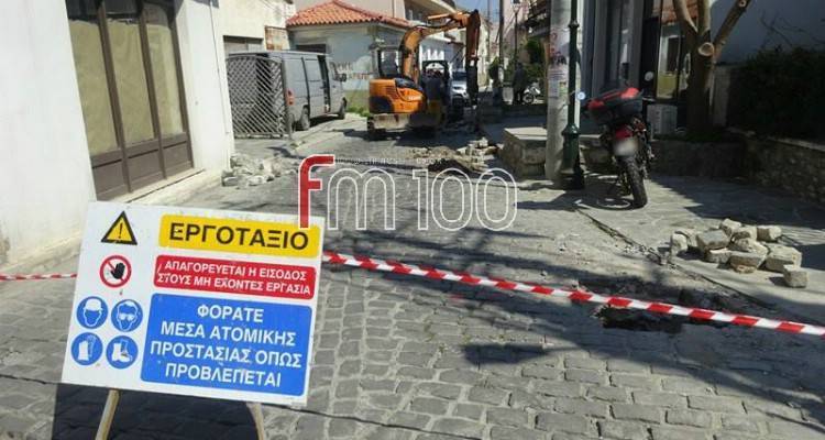 &Mu;ύ&rho;&iota;&nu;&alpha;: &Kappa;&lambda;&epsilon;ί&nu;&epsilon;&iota; &eta; &Kappa;&alpha;&rho;&alpha;&tau;&zeta;ά &tau;&eta;&nu; &Pi;&alpha;&rho;&alpha;&sigma;&kappa;&epsilon;&upsilon;ή