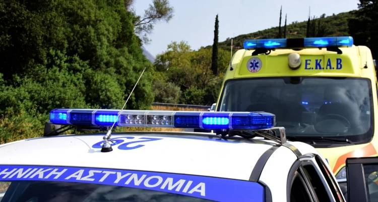 &Alpha;&chi;&alpha;ΐ&alpha;: &Gamma;&upsilon;&nu;&alpha;ί&kappa;&alpha; &tau;&alpha;&mu;&pi;&omicron;&upsilon;&rho;ώ&theta;&eta;&kappa;&epsilon; &sigma;&epsilon; &sigma;&pi;ί&tau;&iota; &mu;&alpha;&zeta;ί &mu;&epsilon; &tau;&omicron; &pi;&alpha;&iota;&delta;ί &tau;&eta;&sigmaf; &kappa;&rho;&alpha;&tau;ώ&nu;&tau;&alpha;&sigmaf; &mu;&alpha;&chi;&alpha;ί&rho;&iota; -Έ&sigma;&pi;&alpha;&sigma;&alpha;&nu; &tau;&eta;&nu; &pi;ό&rho;&tau;&alpha; &omicron;&iota; &alpha;&sigma;&tau;&upsilon;&nu;&omicron;&mu;&iota;&kappa;&omicron;ί