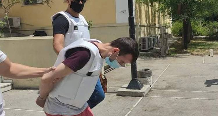 &Delta;ά&phi;&nu;&eta;: &Sigma;&tau;&omicron;&nu; &alpha;&nu;&alpha;&kappa;&rho;&iota;&tau;ή &sigma;ή&mu;&epsilon;&rho;&alpha; &omicron; &sigma;&upsilon;&zeta;&upsilon;&gamma;&omicron;&kappa;&tau;ό&nu;&omicron;&sigmaf; - &laquo;&Kappa;&omicron;&iota;&mu;ό&tau;&alpha;&nu; &kappa;&alpha;&iota; ό&rho;&mu;&eta;&xi;&alpha; &pi;ά&nu;&omega; &tau;&eta;&sigmaf;, &tau;&eta;&nu; &kappa;ά&rho;&phi;&omega;&sigma;&alpha; &mu;&epsilon; &tau;&eta; &mu;ύ&tau;&eta; &tau;&omicron;&upsilon; &mu;&alpha;&chi;&alpha;&iota;&rho;&iota;&omicron;ύ...&raquo;