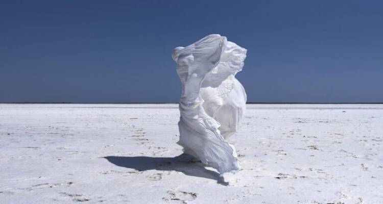 “Ελεύθερη ροή: Ένα βλέμμα στη Λήμνο”: Έκθεση με έργα του Χρ. Δημητρίου στον Χώρο Τέχνης Ώχρα Μπλε