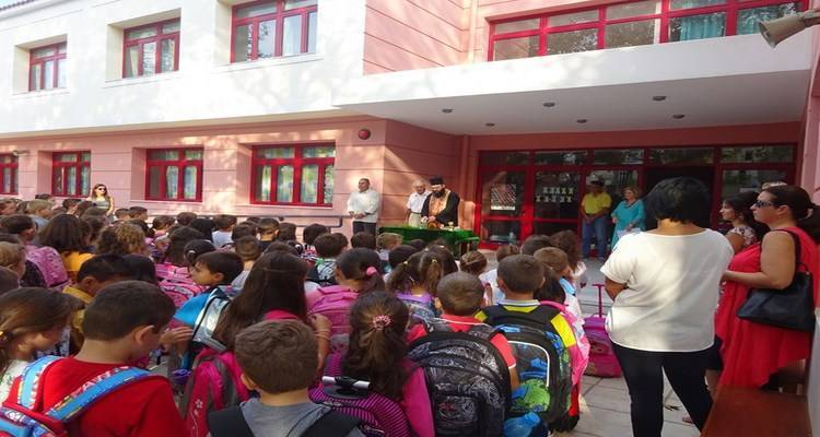 &Sigma;ύ&lambda;&lambda;&omicron;&gamma;&omicron;&sigmaf; &Epsilon;&kappa;&pi;&alpha;&iota;&delta;&epsilon;&upsilon;&tau;&iota;&kappa;ώ&nu; &Pi;&Epsilon; &Lambda;ή&mu;&nu;&omicron;&upsilon;: &Alpha;&upsilon;&xi;ά&nu;&omicron;&nu;&tau;&alpha;&iota; &alpha;&nu;&tau;ί &nu;&alpha; &mu;&epsilon;&iota;ώ&nu;&omicron;&nu;&tau;&alpha;&iota; &tau;&alpha; &kappa;&epsilon;&nu;ά &sigma;&tau;&alpha; &sigma;&chi;&omicron;&lambda;&epsilon;ί&alpha;