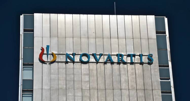 Novartis: &Tau;&iota; &sigma;&eta;&mu;&alpha;ί&nu;&epsilon;&iota; &eta; ά&rho;&sigma;&eta; &sigma;&tau;&omicron; &kappa;&alpha;&theta;&epsilon;&sigma;&tau;ώ&sigmaf; &pi;&rho;&omicron;&sigma;&tau;&alpha;&tau;&epsilon;&upsilon;ό&mu;&epsilon;&nu;&omicron;&upsilon; &mu;ά&rho;&tau;&upsilon;&rho;&alpha; &gamma;&iota;&alpha; &laquo;&Sigma;&alpha;&rho;ά&phi;&eta;&raquo; &kappa;&alpha;&iota; &laquo;&Kappa;&epsilon;&lambda;έ&sigma;&eta;&raquo; -&Tau;&iota; &theta;&alpha; &alpha;&kappa;&omicron;&lambda;&omicron;&upsilon;&theta;ή&sigma;&epsilon;&iota;