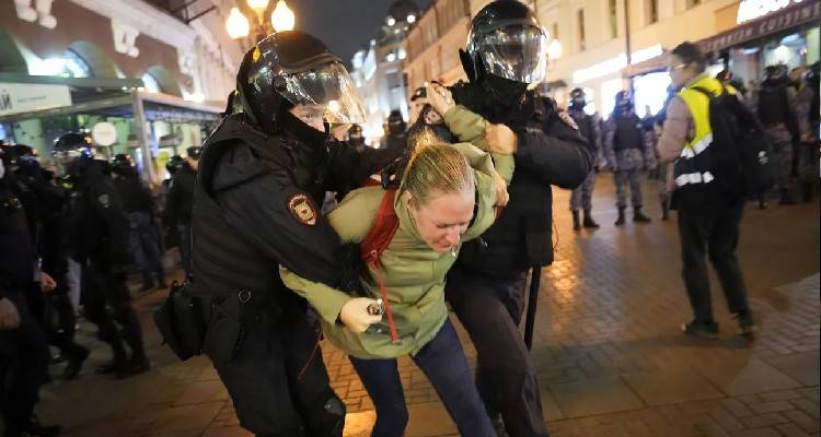 &Chi;ά&omicron;&sigmaf; &sigma;&tau;&eta; &Rho;&omega;&sigma;ί&alpha; &mu;&epsilon;&tau;ά &tau;&eta;&nu; &epsilon;&pi;&iota;&sigma;&tau;&rho;ά&tau;&epsilon;&upsilon;&sigma;&eta; | &Omicron;&upsilon;&rho;έ&sigmaf; &sigma;&tau;&alpha; &sigma;ύ&nu;&omicron;&rho;&alpha; &mu;&epsilon; &Gamma;&epsilon;&omega;&rho;&gamma;ί&alpha;, &sigma;&upsilon;&lambda;&lambda;ή&psi;&epsilon;&iota;&sigmaf; &delta;&iota;&alpha;&delta;&eta;&lambda;&omega;&tau;ώ&nu;